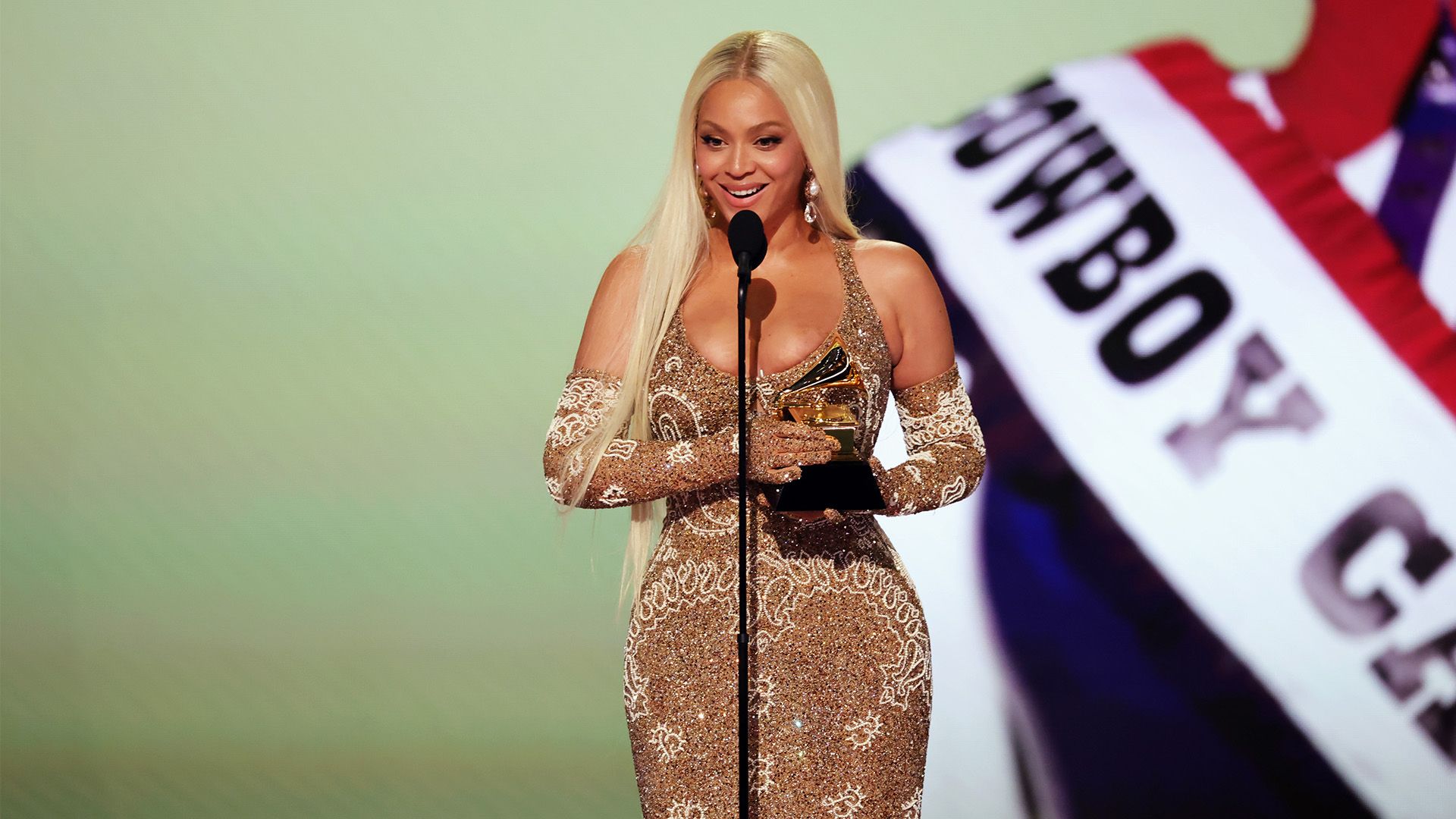 更多的薪水 更多的薪水