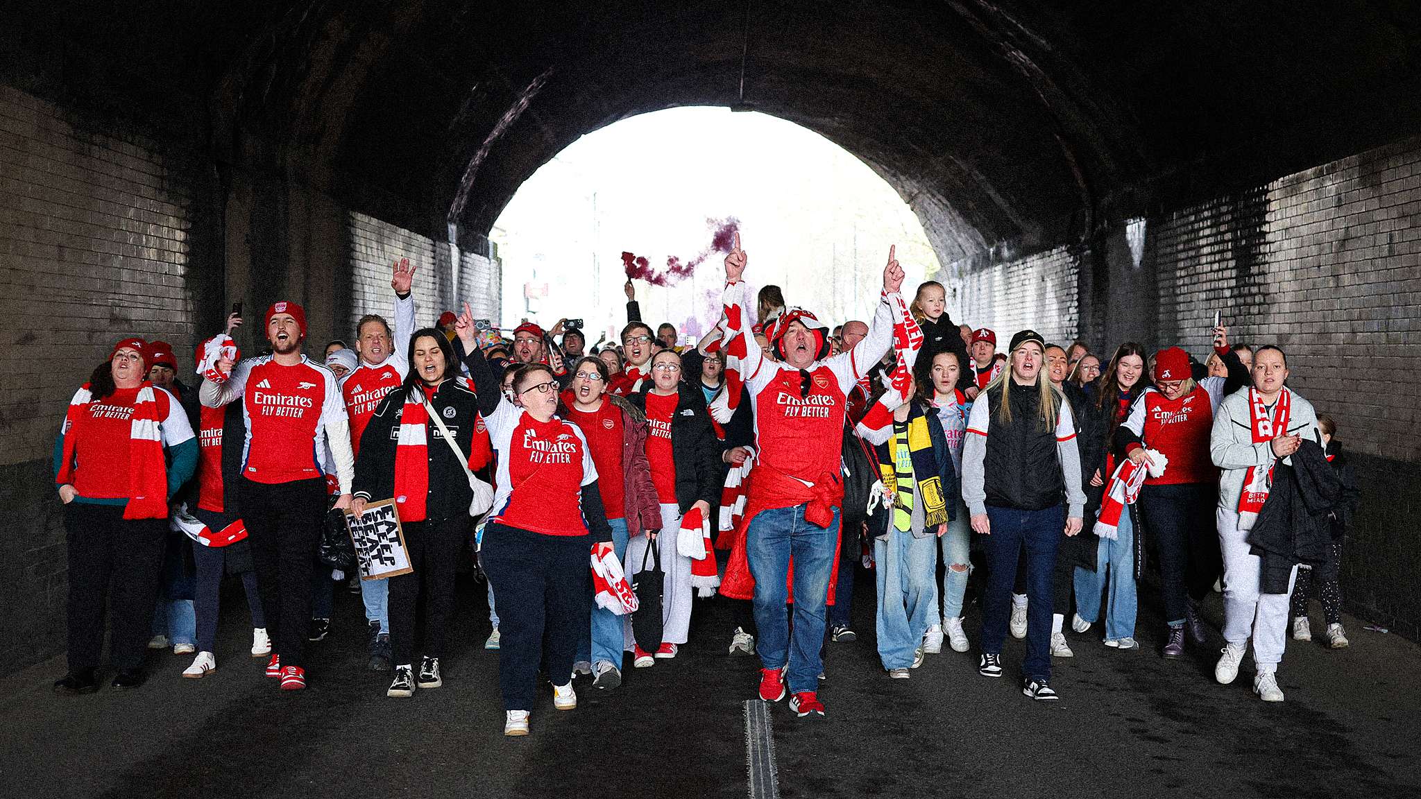 自两队交手 自两队交手